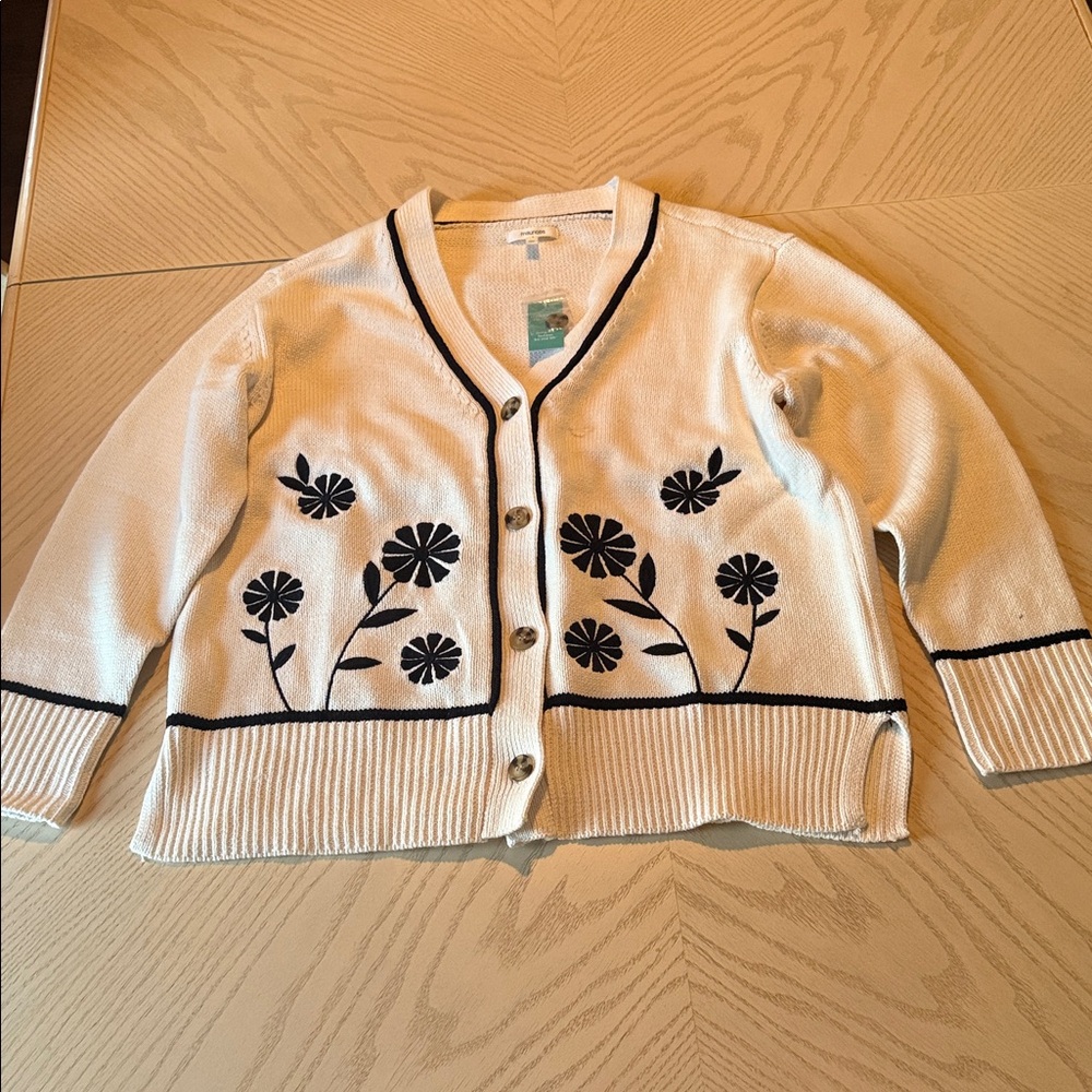 Maurices Cream and Black Floral Cardigan π§π»ββοΈ - Picture 1 of 15